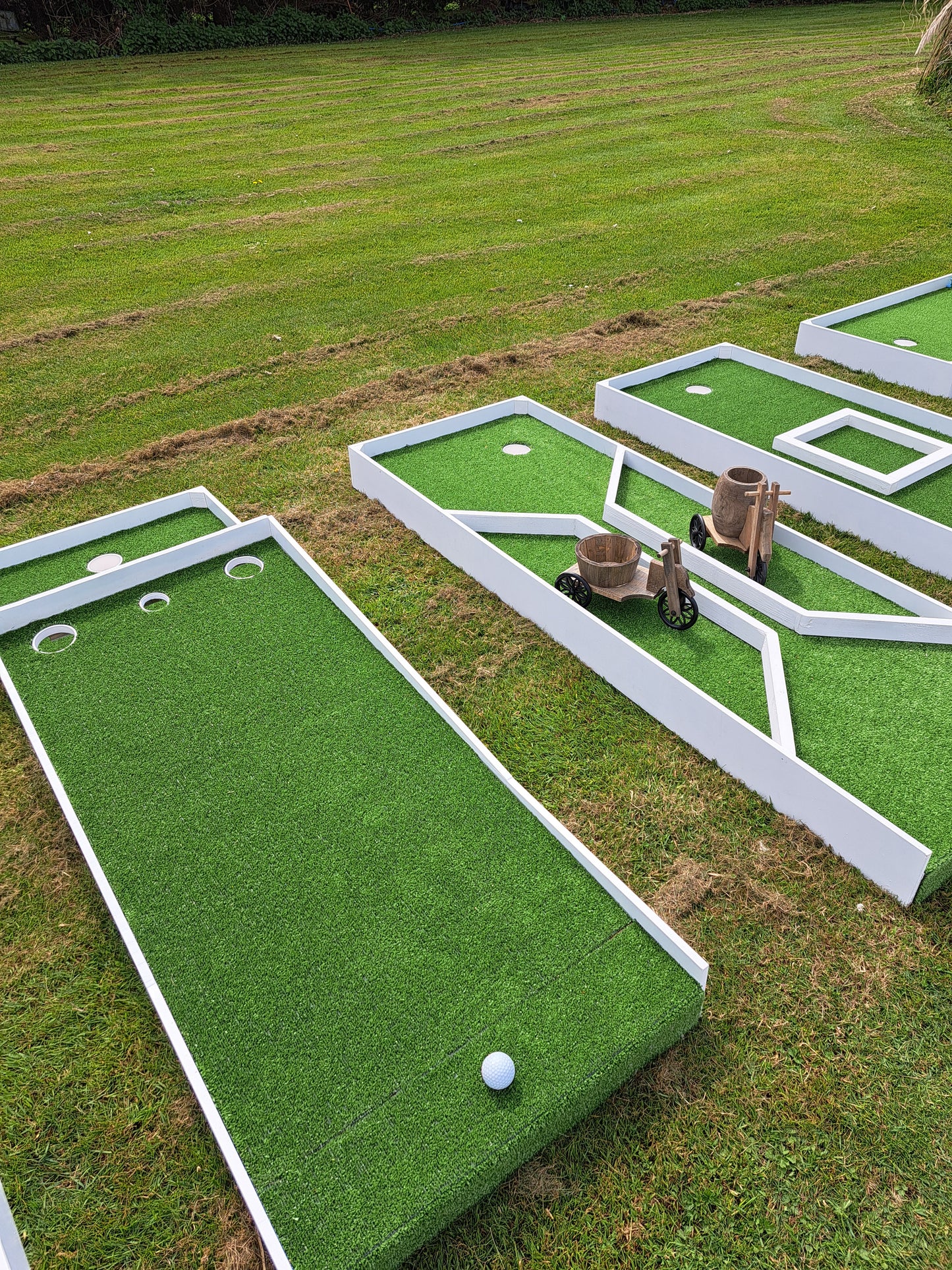 6 Hole Mini Golf Course £300 - Party Hire (£50 deposit)
