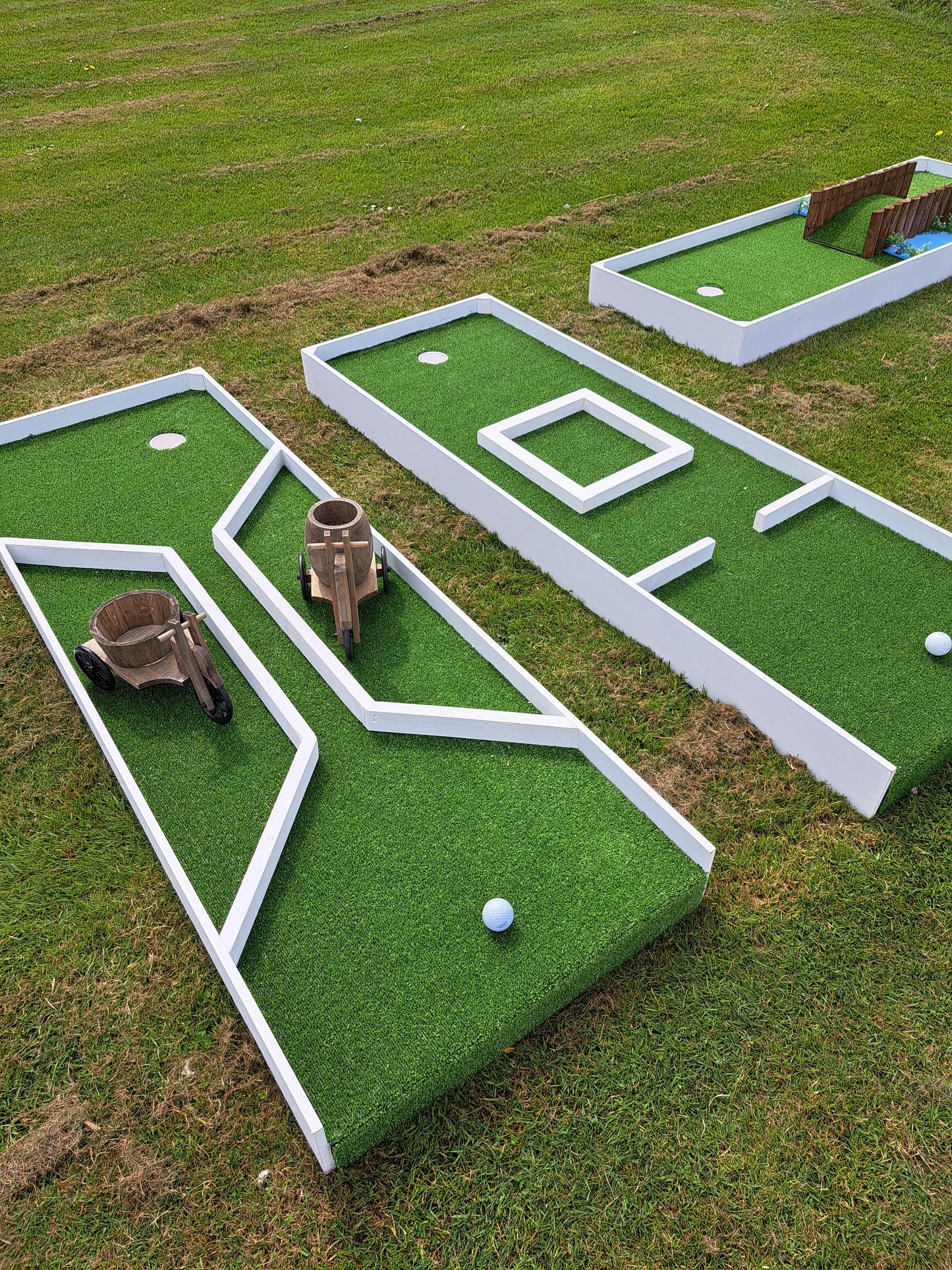 6 Hole Mini Golf Course £300 - Party Hire (£50 deposit)