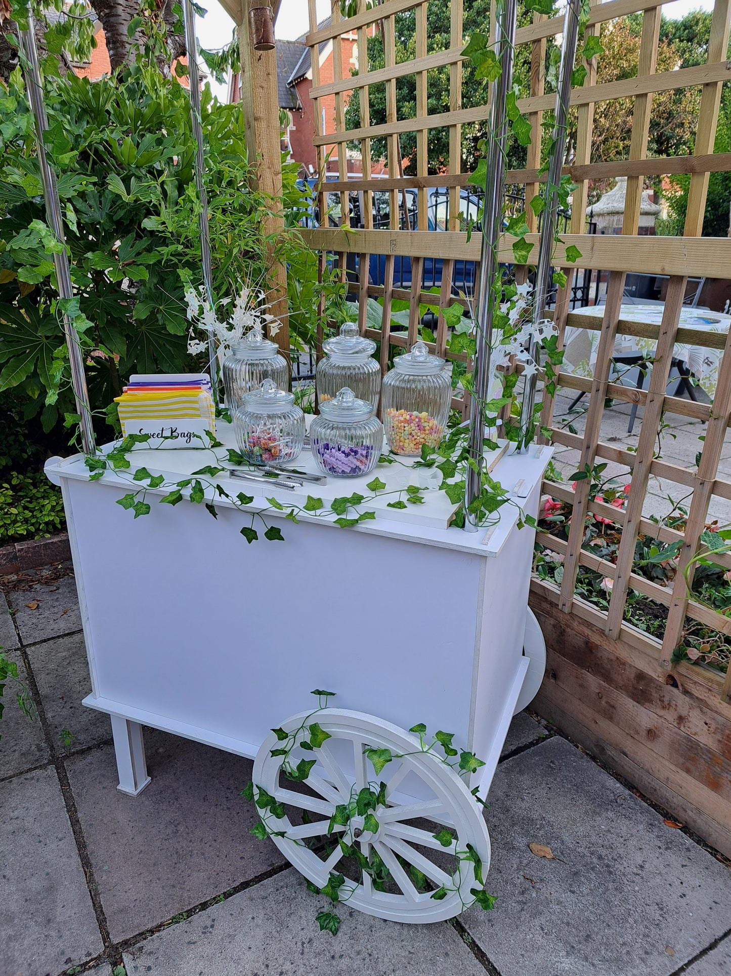 For Hire - Small White Sweet/Popcorn Cart ‐ £95 filled (£50 deposit)