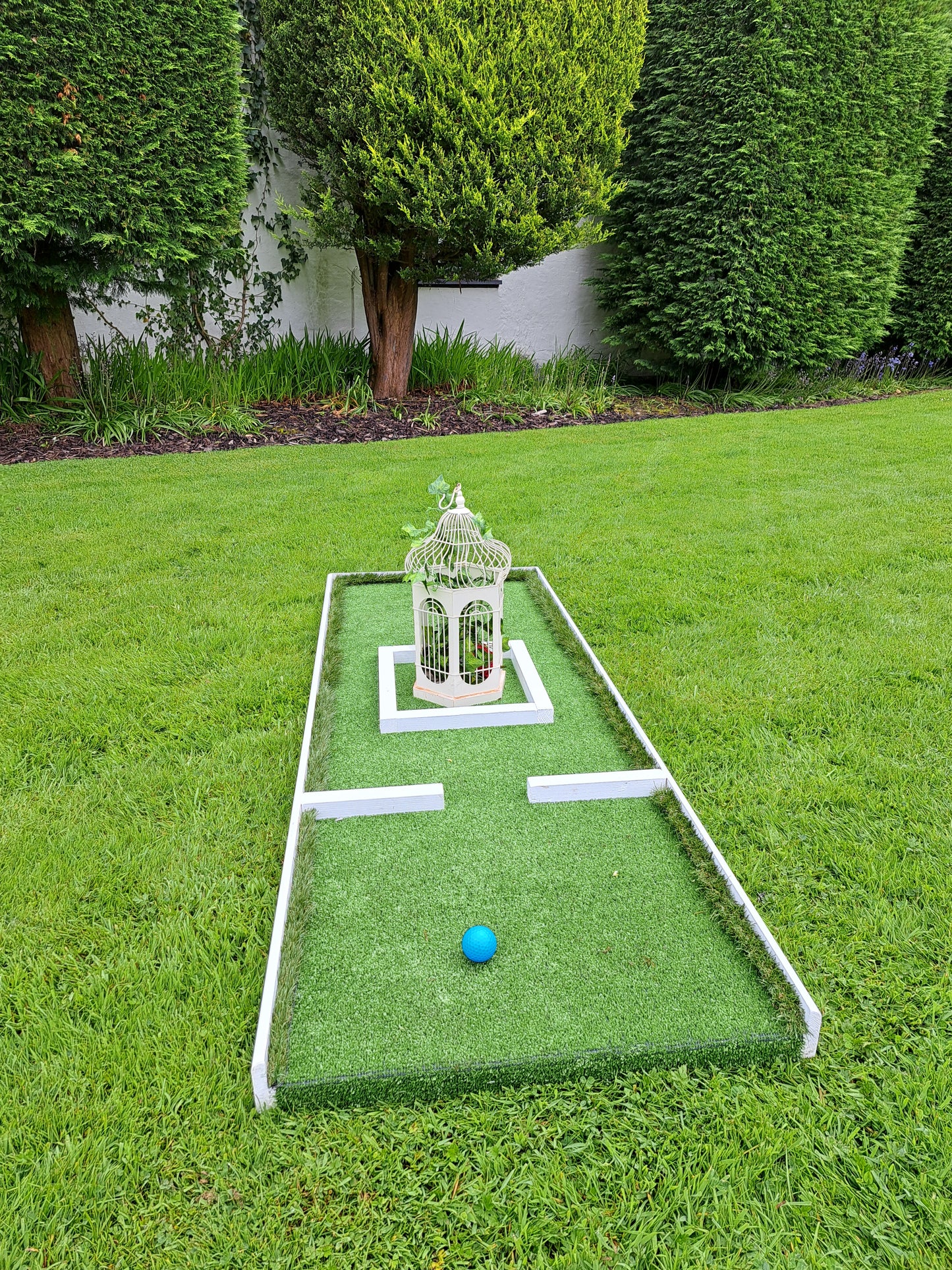Gold Wedding Golf & Games Package | 9 Hole Mini Golf & Garden Games