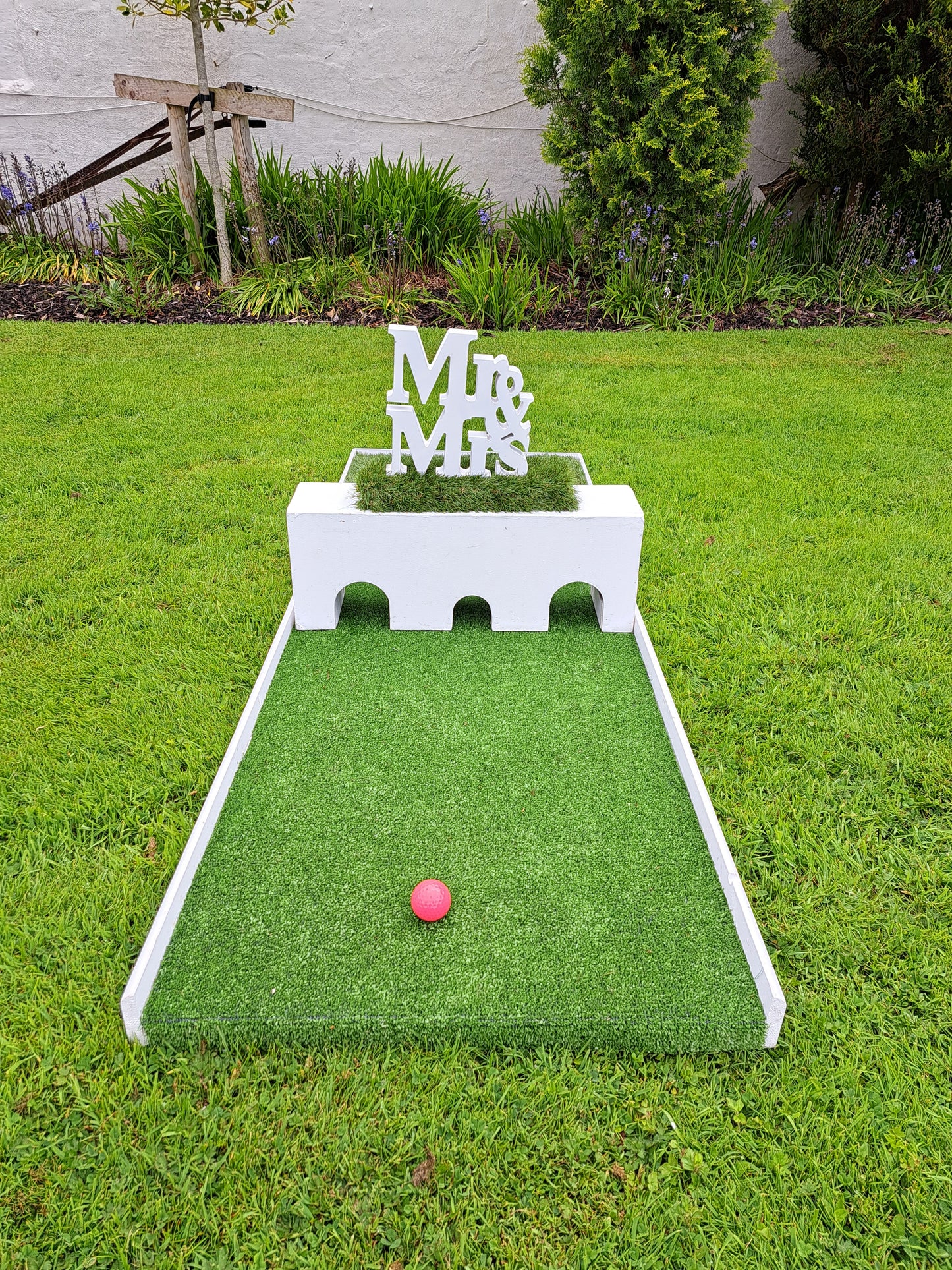 Bronze Wedding Golf & Games Package | Mini Golf & Garden Games Hire