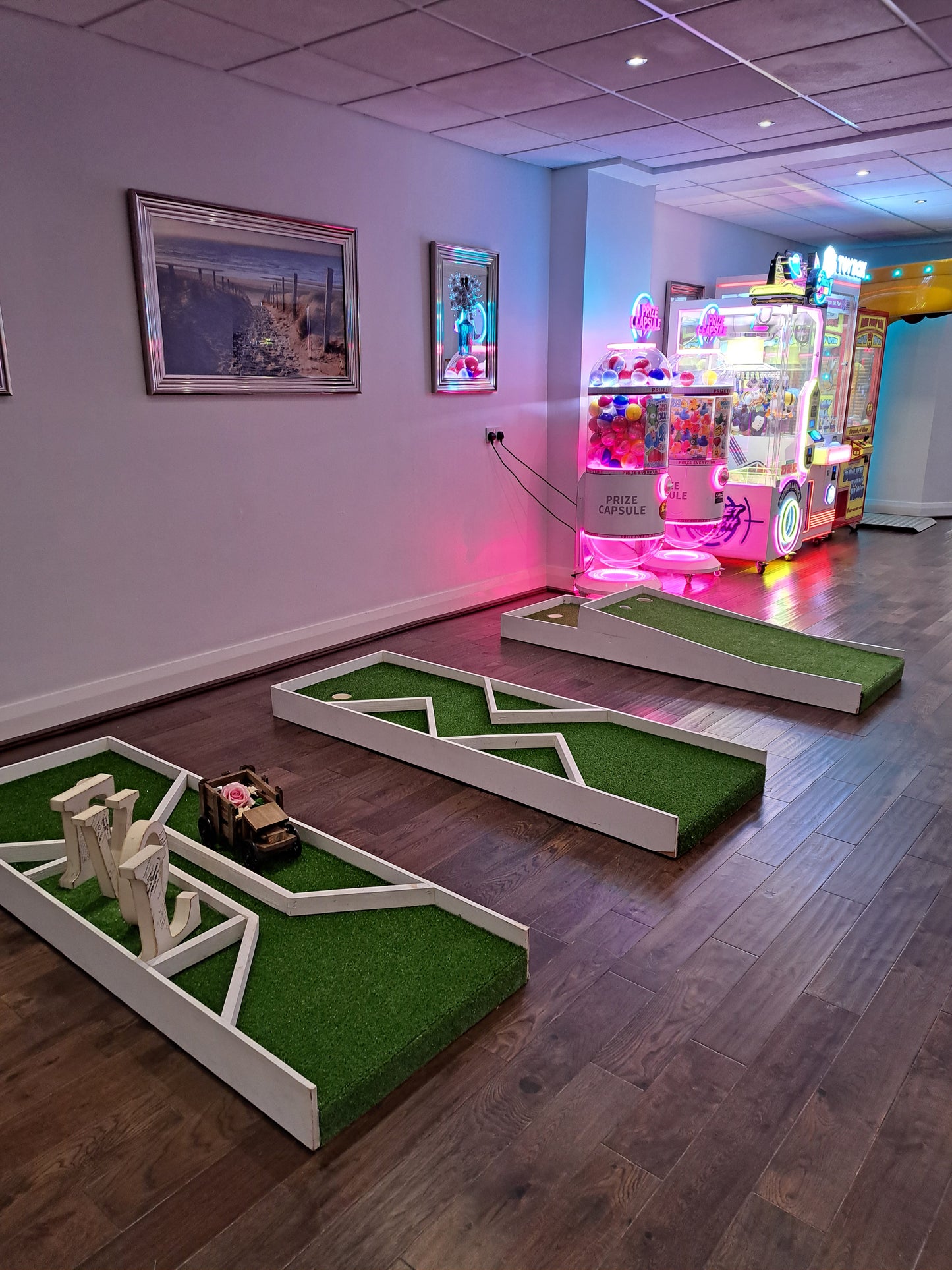6 Hole Mini Golf Course - Wedding Theme