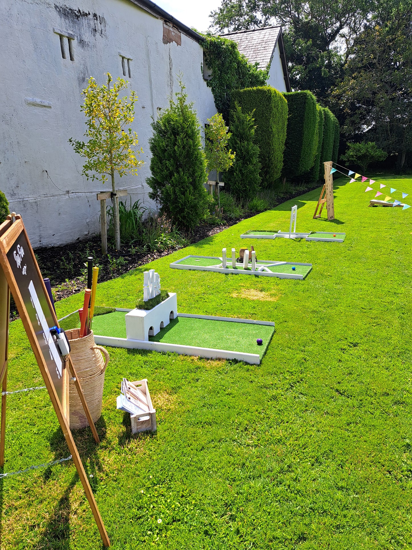 Gold Wedding Golf & Games Package | 9 Hole Mini Golf & Garden Games